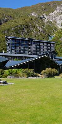 David Brokenshire, New Zealand potter and architect., dies at age 89